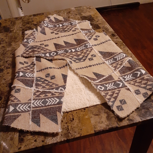 Vast with fur inside - Picture 4 of 8